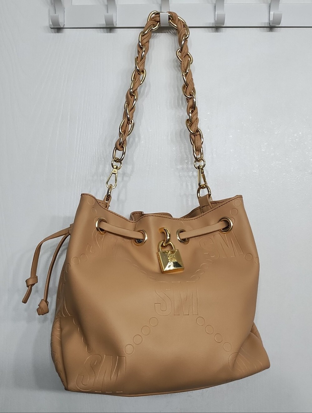 Steve Madden Kenzie Bucket Bag Purse Beige/Tan & Gold Hardware Drawstring Sides